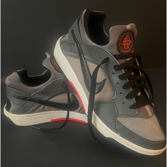 Nike Huarache Running Shoes. Gray with Red Women’s size 8. - Picture 2 of 12